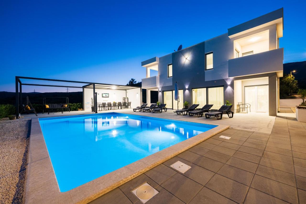 Villa Sky - Heating Pool Kaštel Novi Exterior foto