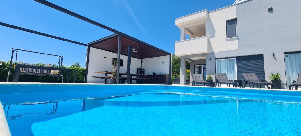 Villa Sky - Heating Pool Kaštel Novi Exterior foto