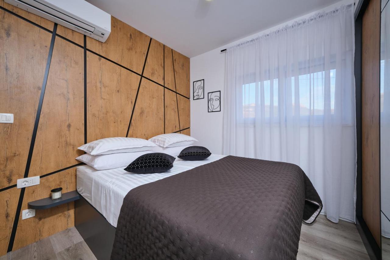 Villa Sky - Heating Pool Kaštel Novi Exterior foto